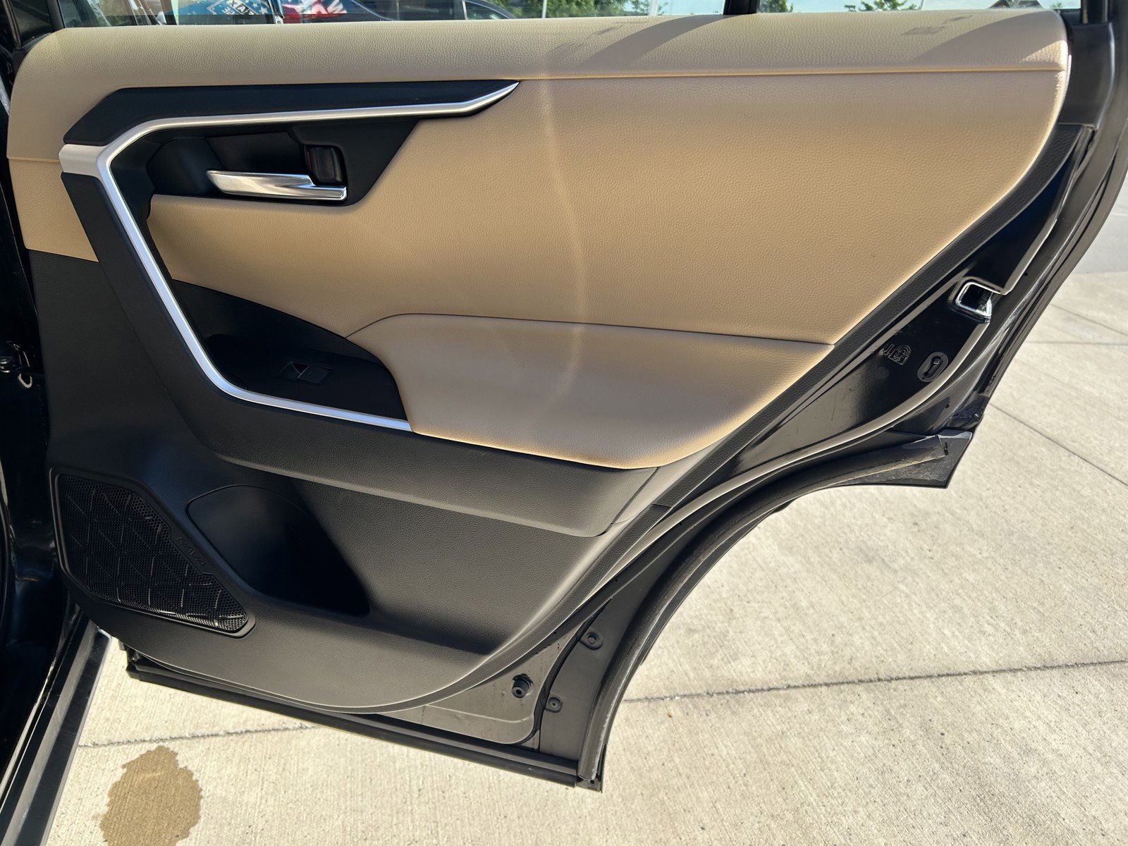 2022 Toyota RAV4 Hybrid XLE photo 16