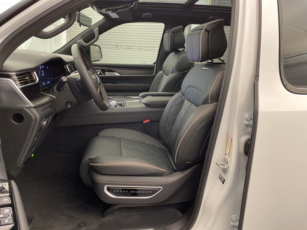 2025 Jeep Grand Wagoneer III photo 15