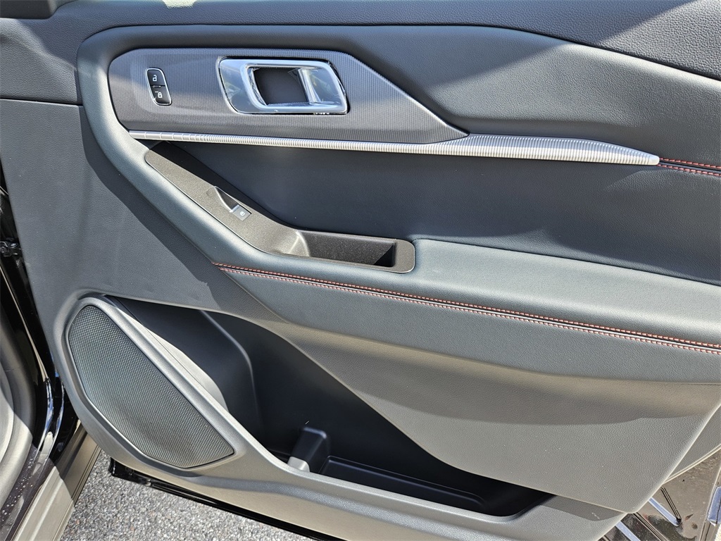 2025 Ford Explorer ST-Line photo 36