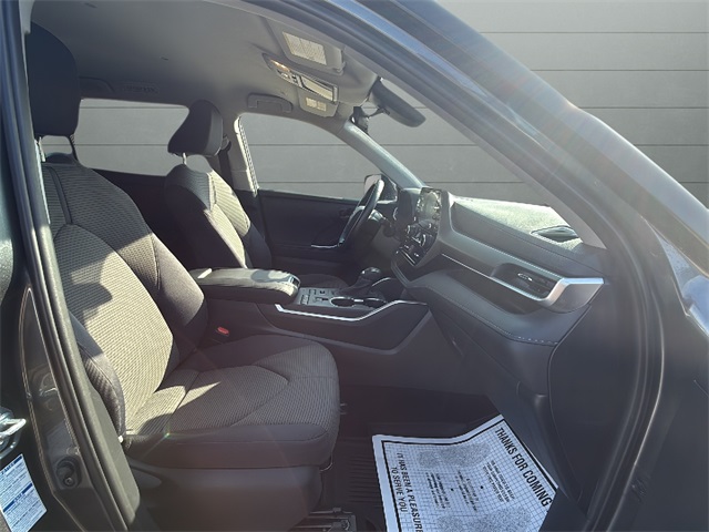 2020 Toyota Highlander LE photo 14