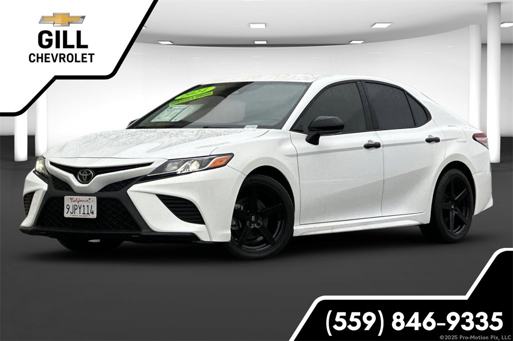 2020 Toyota Camry SE Nightshade's photo