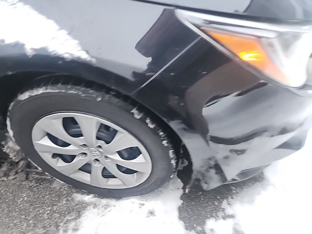 2023 Toyota Corolla LE photo 2