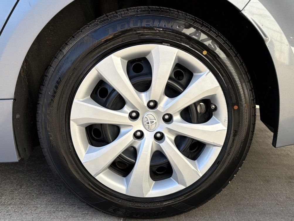 2021 Toyota Corolla LE photo 12