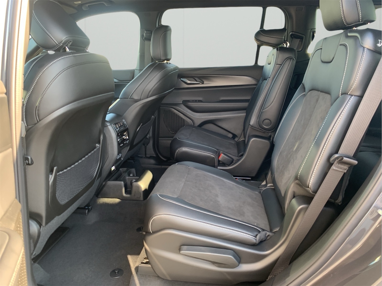 2025 Jeep Grand Cherokee Altitude X photo 26