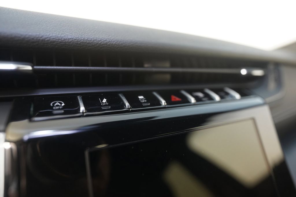 Used 2025 White Jeep Laredo image 25