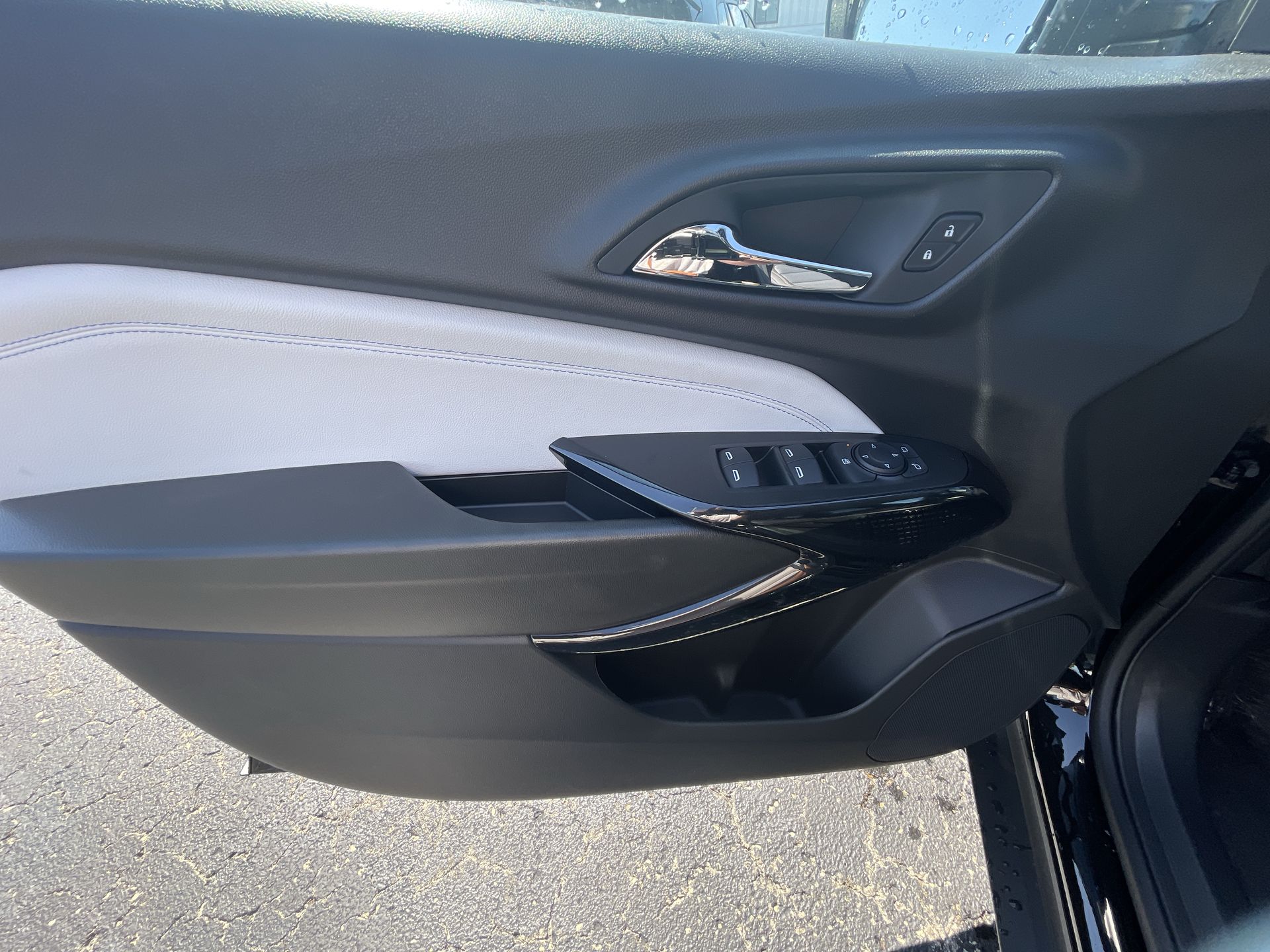 2025 Chevrolet Trax LT photo 49
