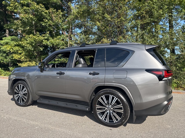 2025 Lexus LX 600 Luxury photo 4