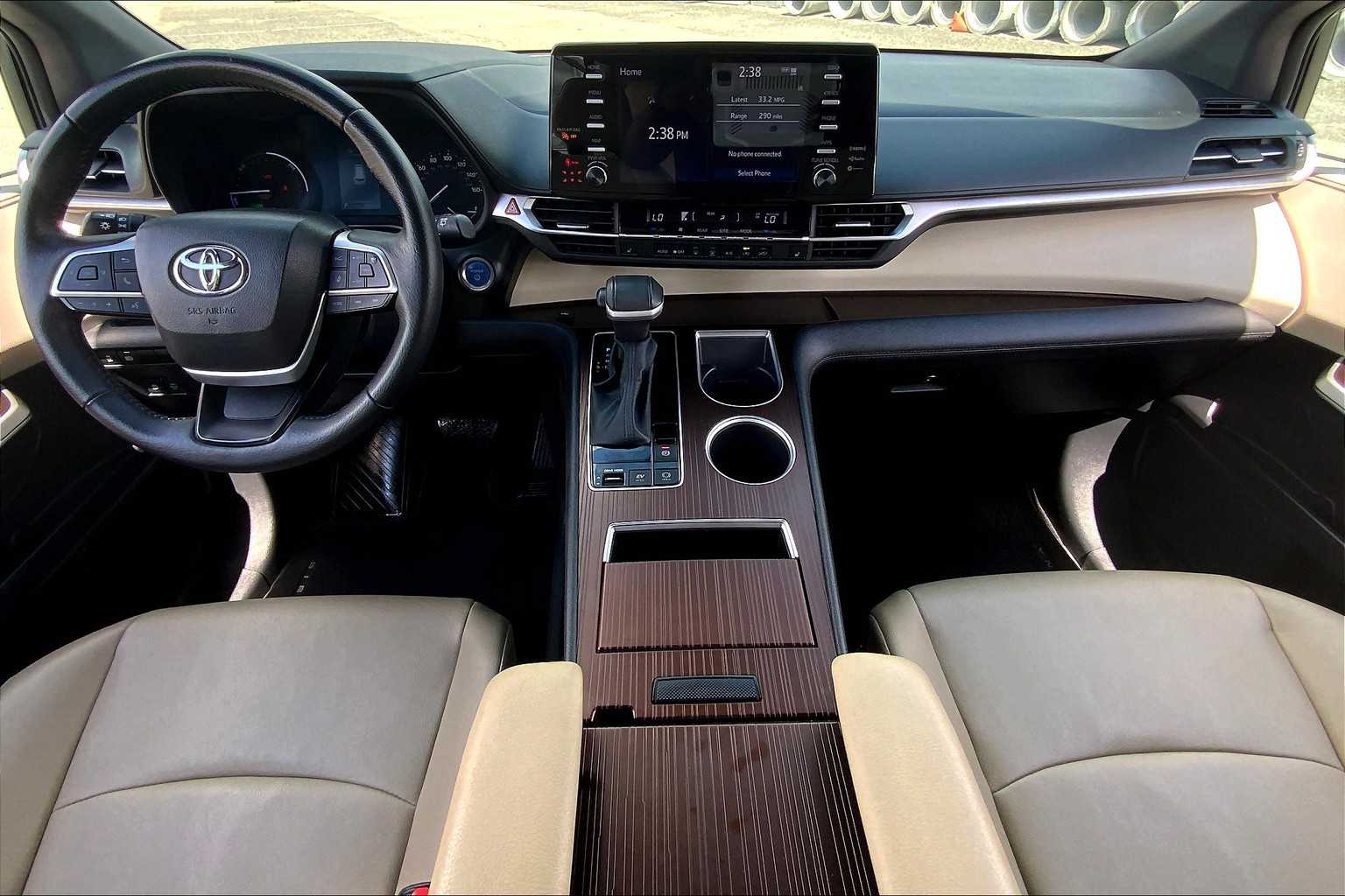 2023 Toyota Sienna XLE photo 14