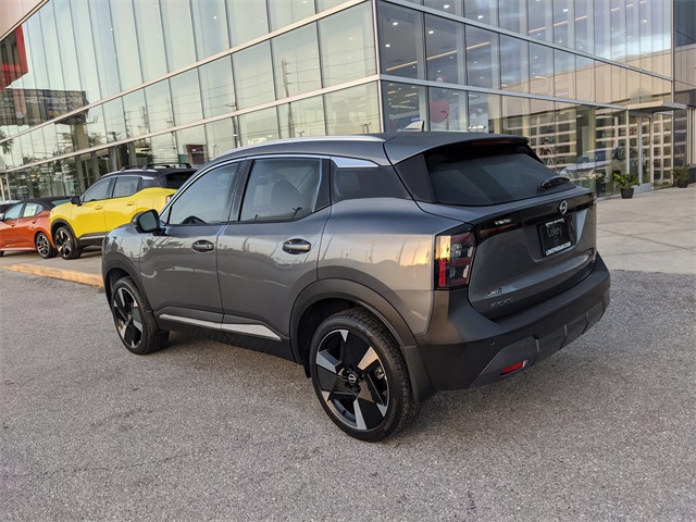 2025 Nissan Kicks SR photo 4