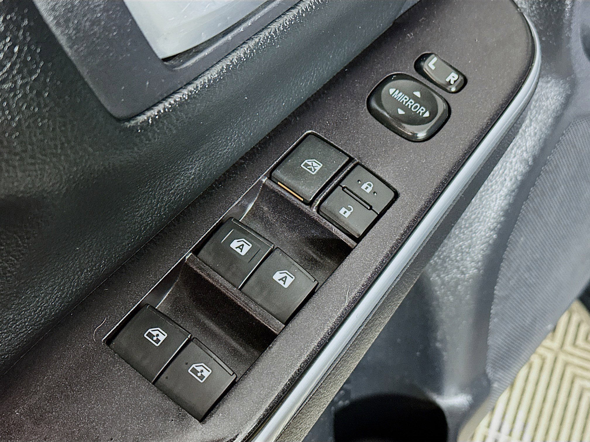 2015 Toyota Camry SE photo 16