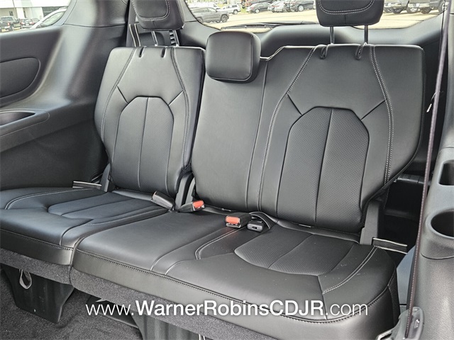 2025 Chrysler Pacifica photo 6