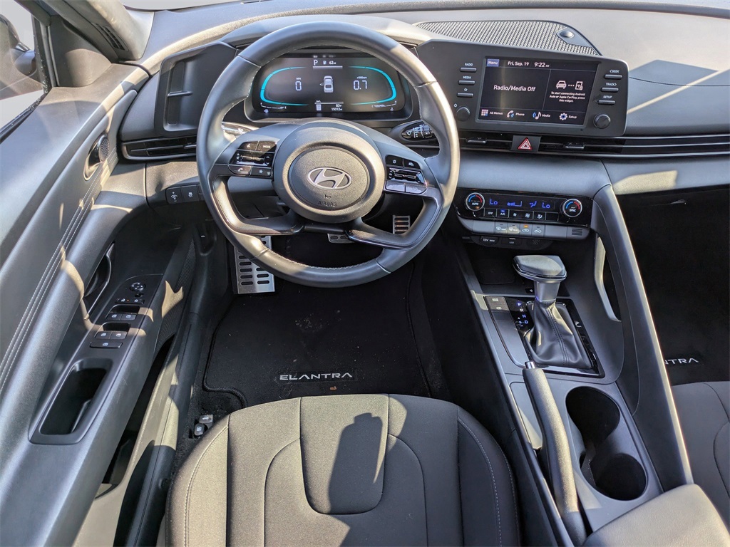 2025 Hyundai Elantra SEL Sport photo 14