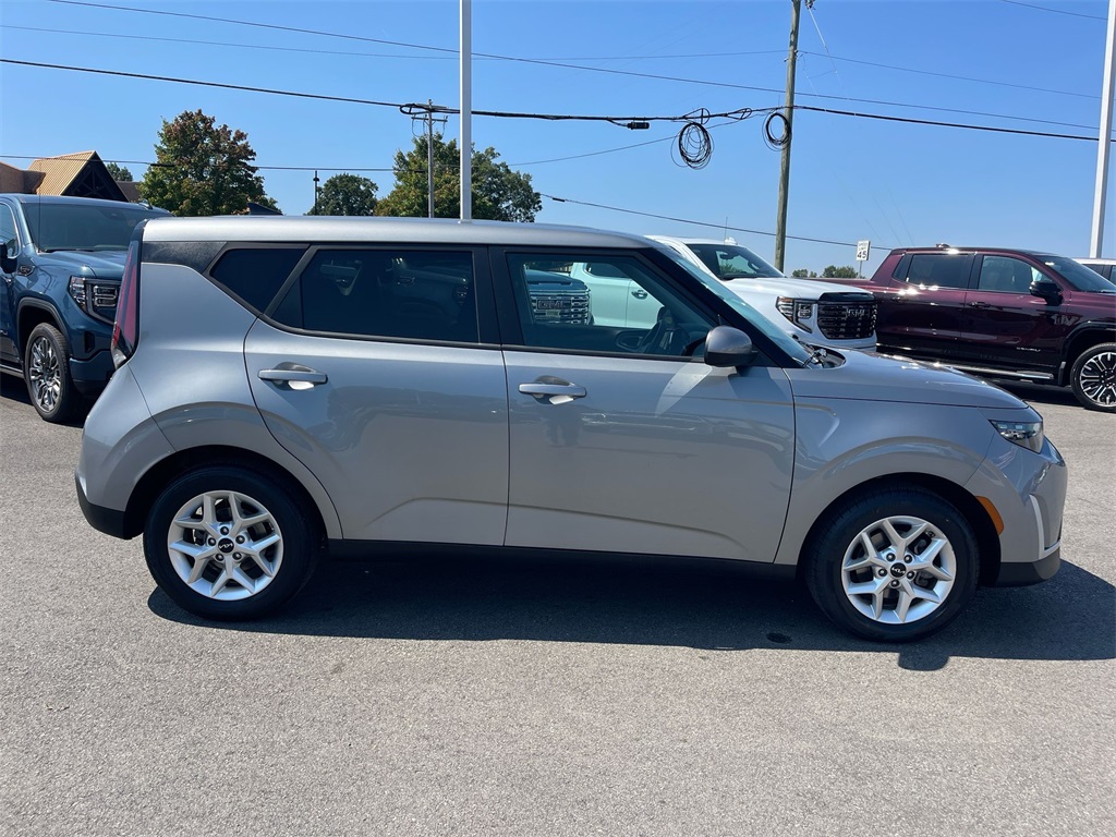 2024 Kia Soul LX photo 4