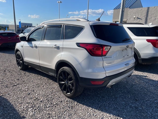 2019 Ford Escape Titanium photo 2