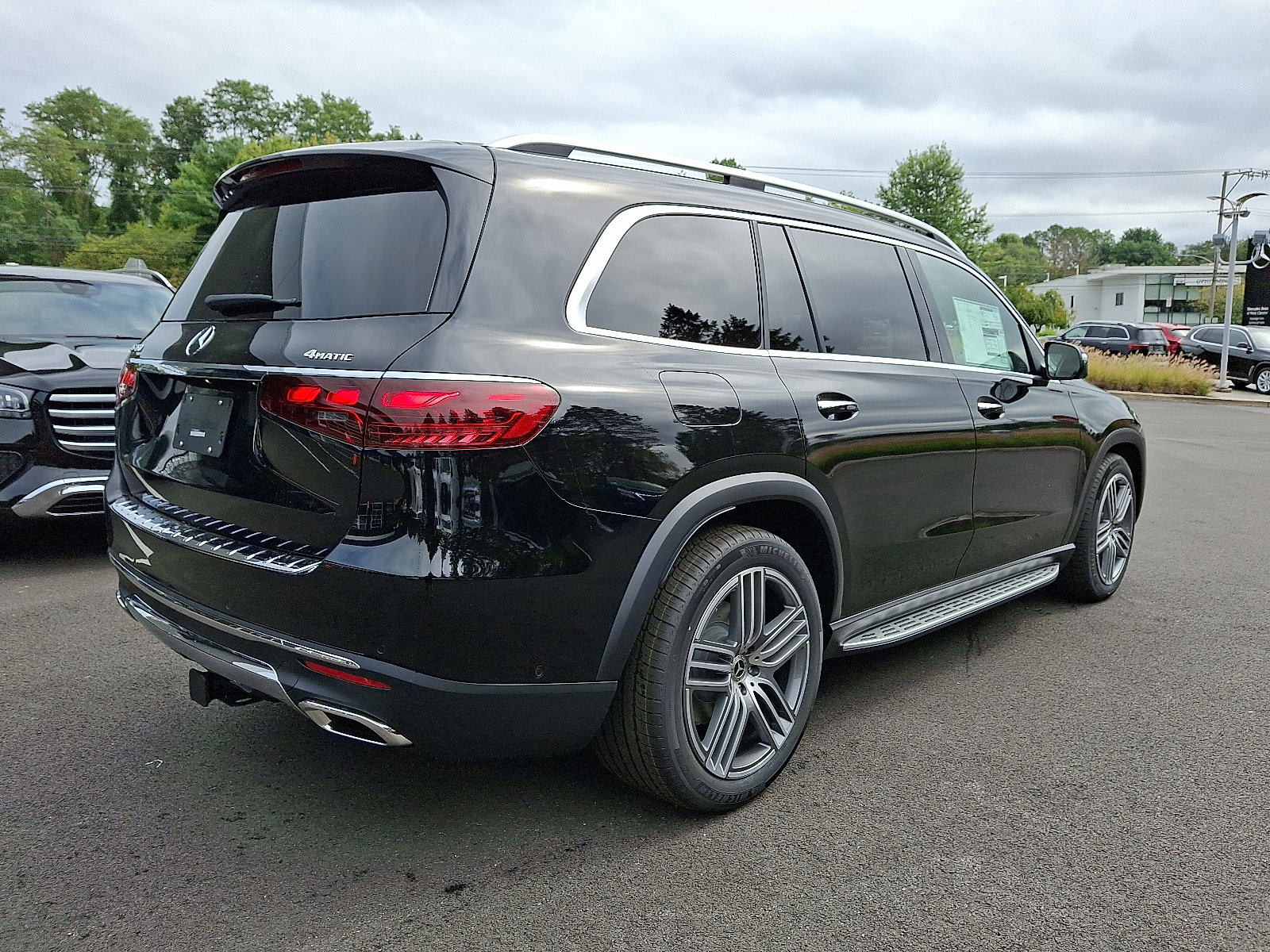 2026 Mercedes Benz GLS 450 4MATIC photo 4