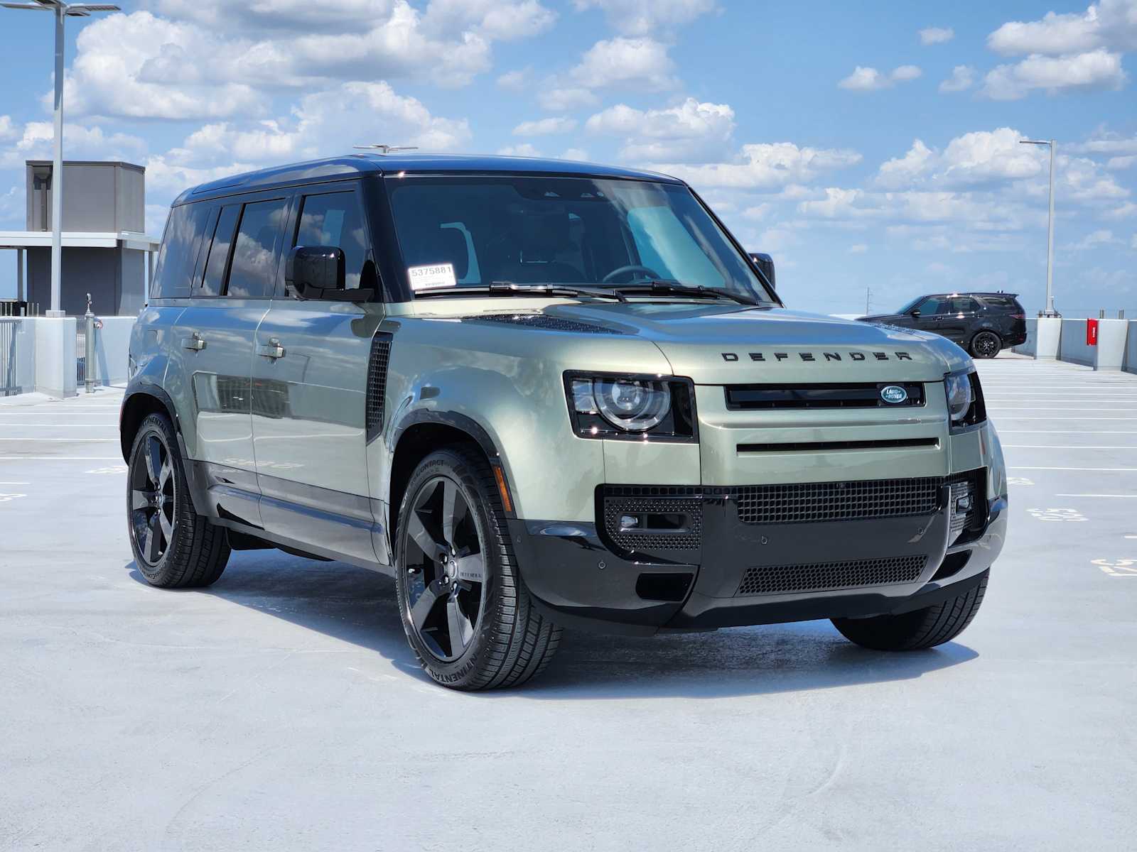 2025 Land Rover Defender 110 X-Dynamic SE photo 3
