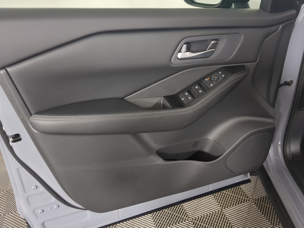 2026 Nissan Rogue SV photo 8