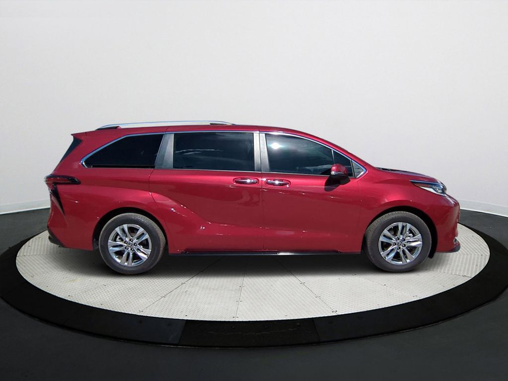 2023 Toyota Sienna Limited photo 3