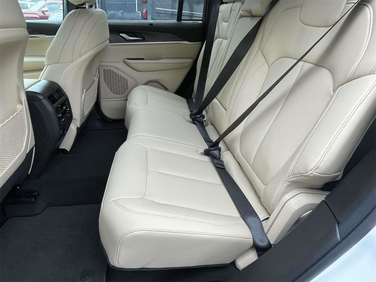 2025 Jeep Grand Cherokee Limited photo 18