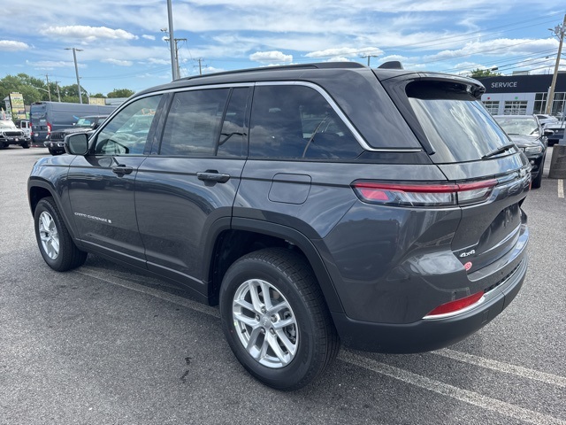 2025 Jeep Grand Cherokee Laredo photo 3