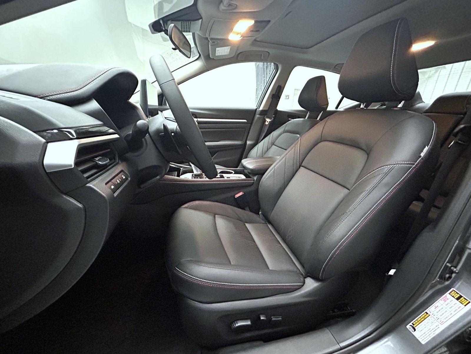 2025 Nissan Altima 2.5 SR photo 9