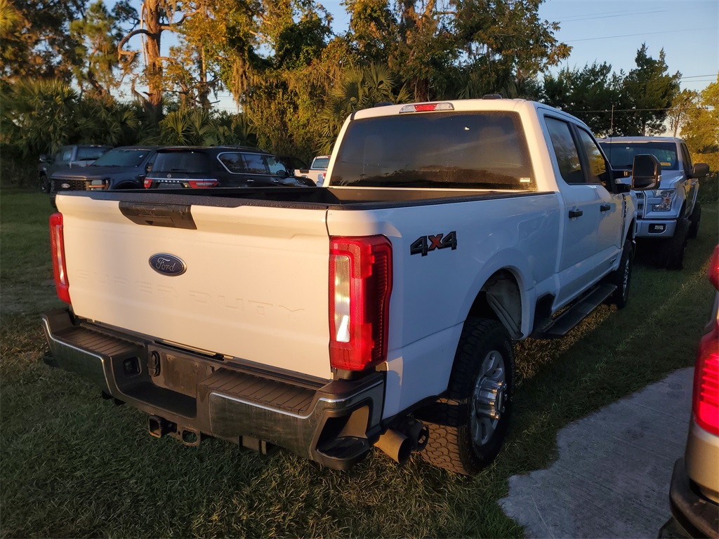 2024 Ford F-350 XLT photo 3