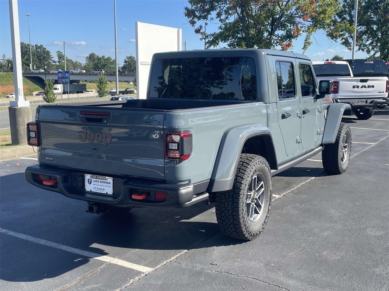 2025 Jeep Gladiator Mojave photo 8
