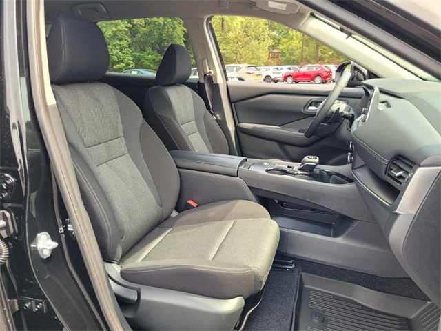 2025 Nissan Rogue SV photo 12