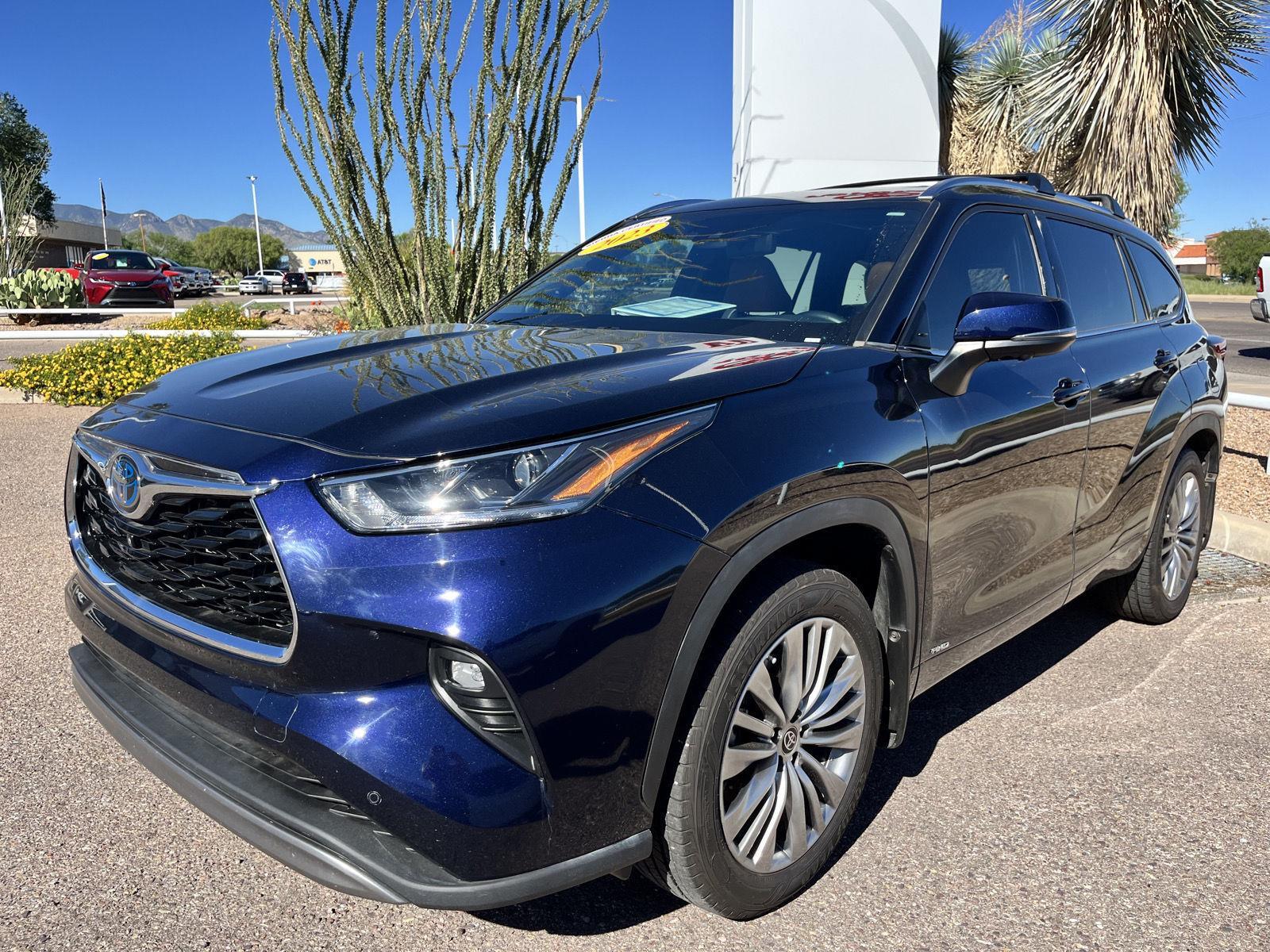 2023 Toyota Highlander Platinum's photo