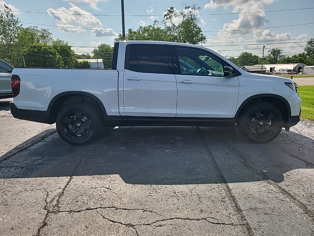 2025 Honda Ridgeline Black Edition photo 3
