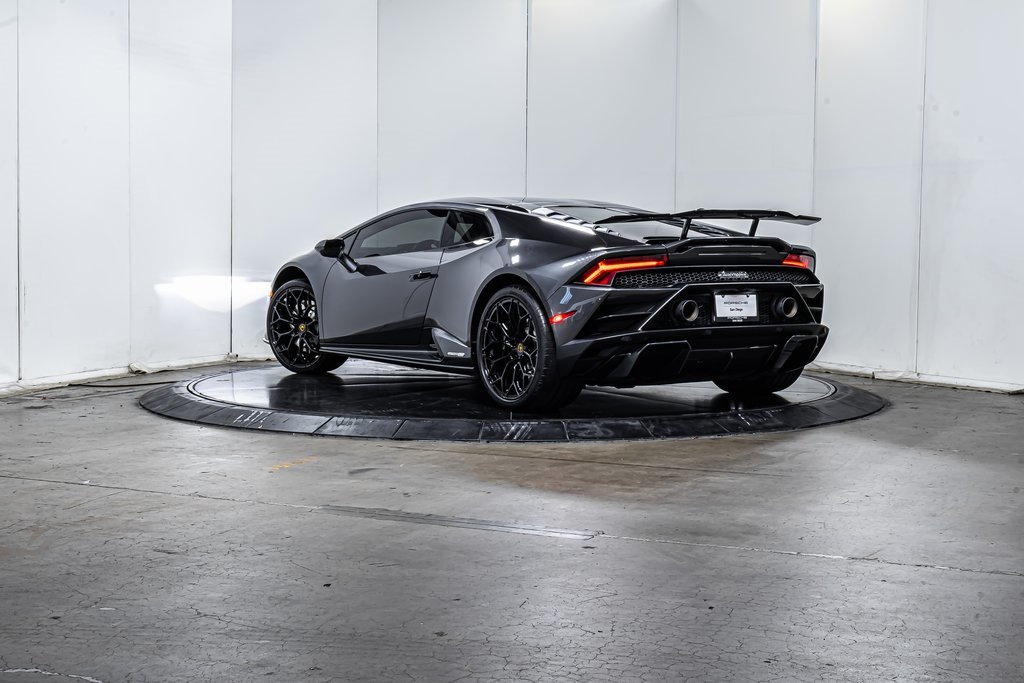 2022 Lamborghini Huracan Evo Coupe photo 3