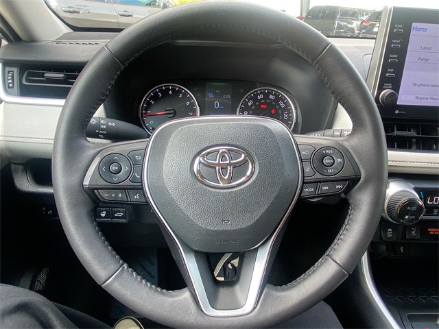 2022 Toyota RAV4 XLE photo 6