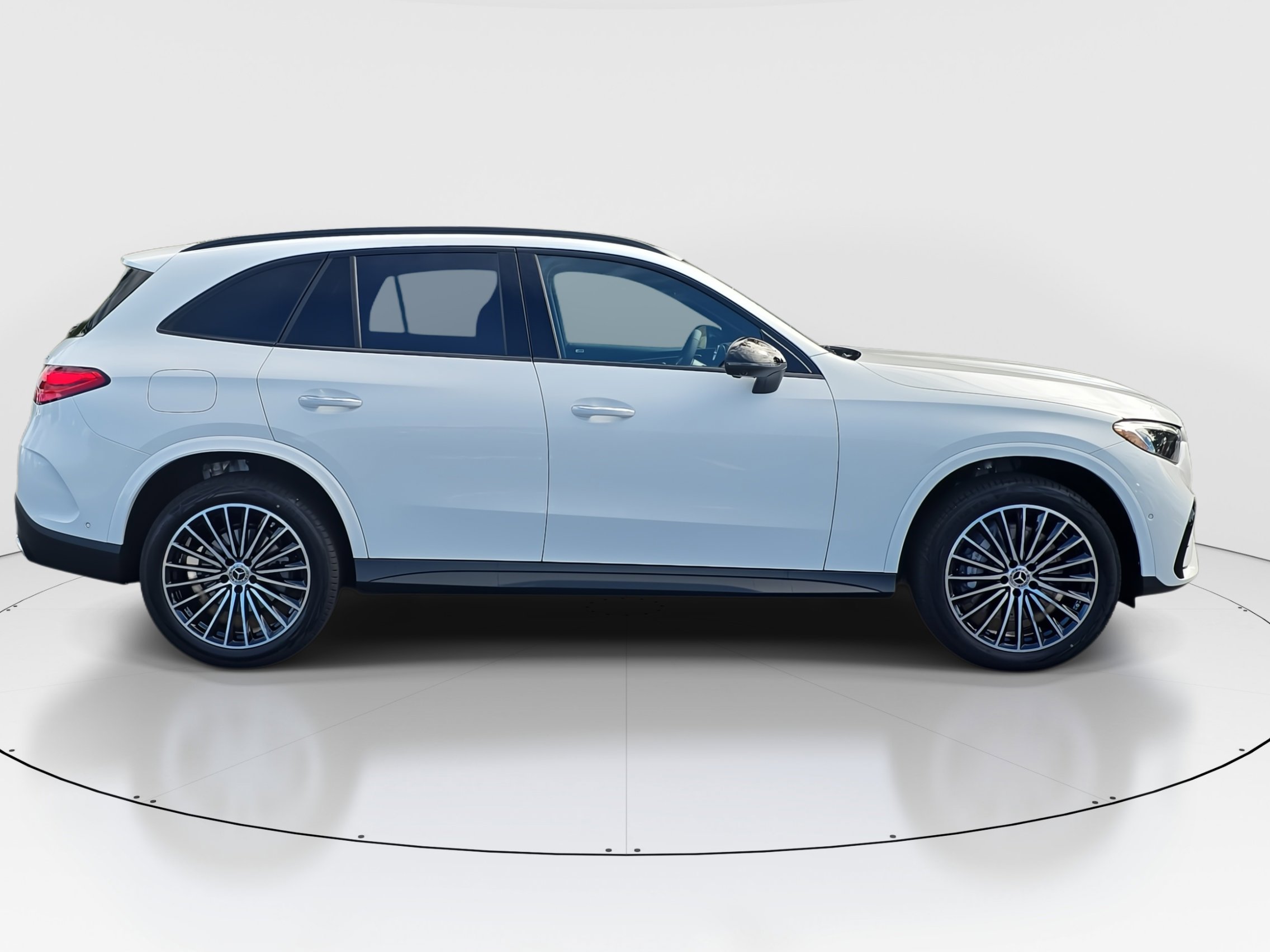 2026 Mercedes Benz GLC 300 4MATIC photo 2