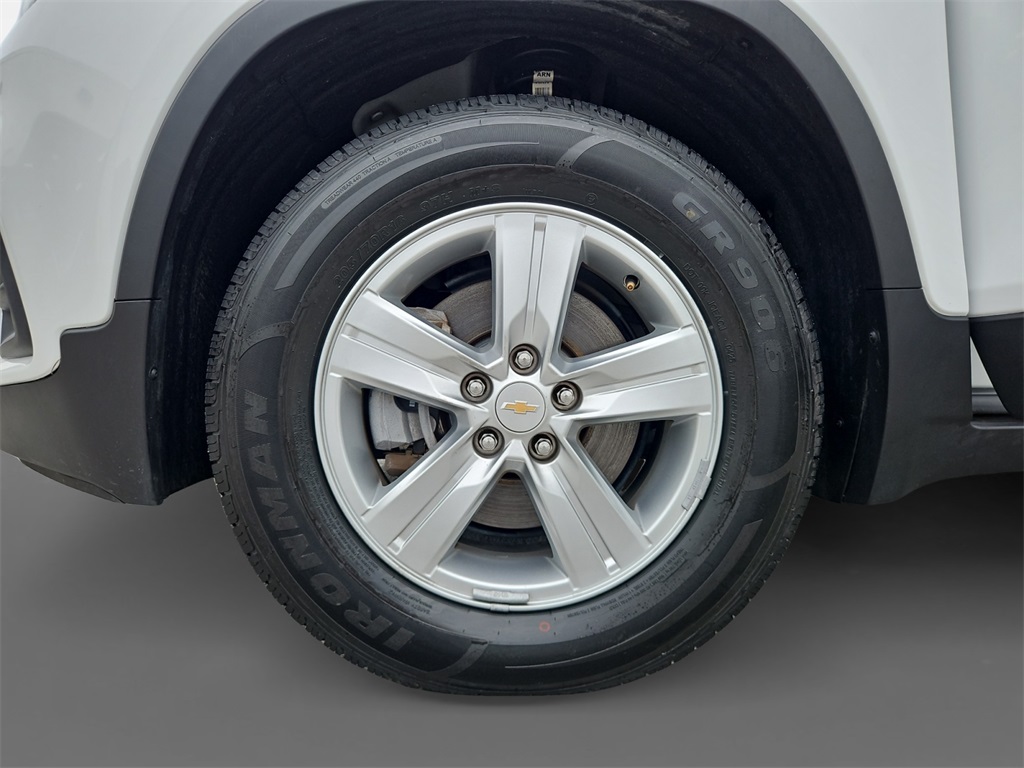 2022 Chevrolet Trax LS photo 13