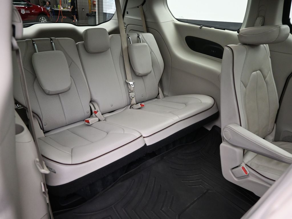 2017 Chrysler Pacifica Limited photo 7