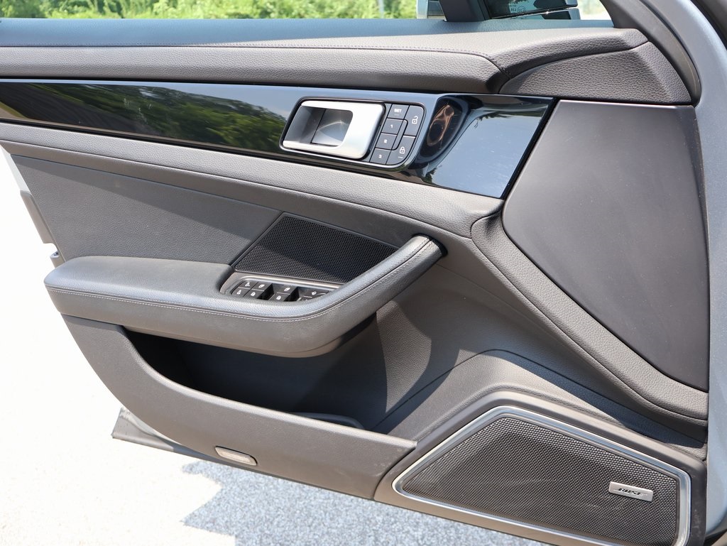 2022 Porsche Panamera 4 photo 32