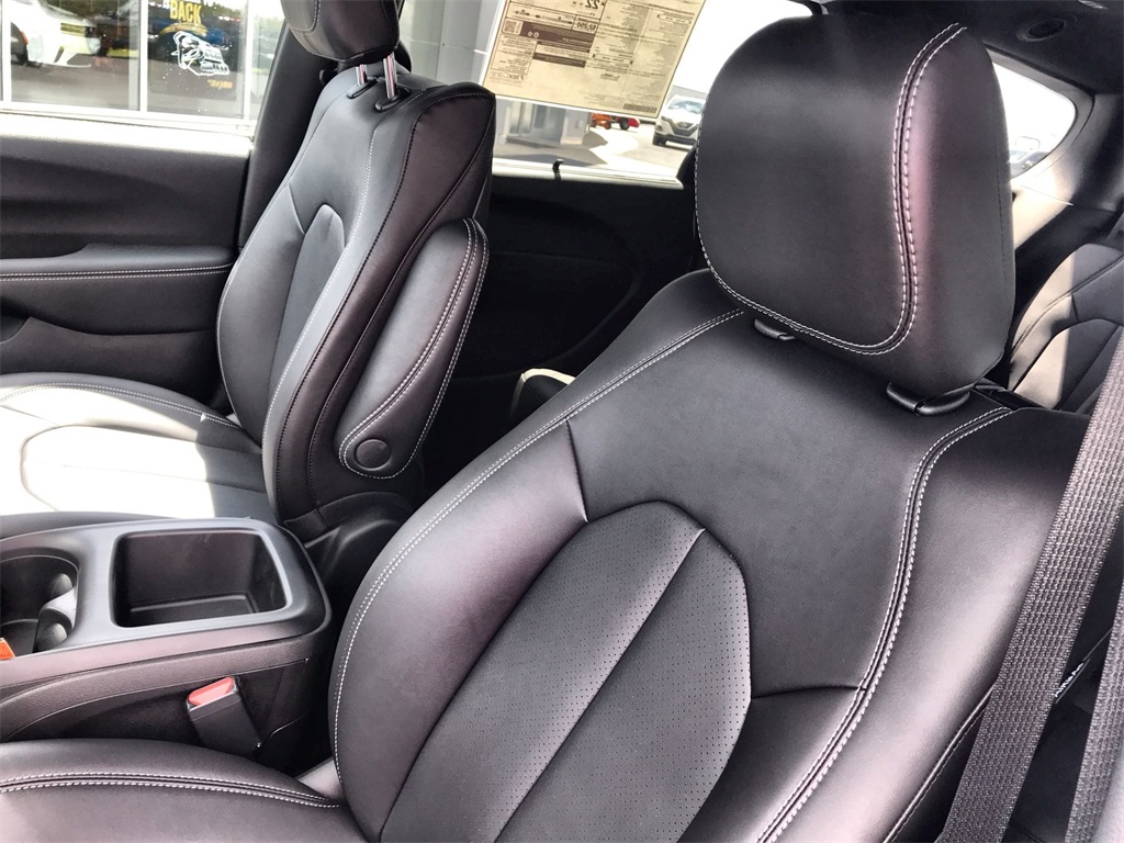 2026 Chrysler Pacifica photo 11