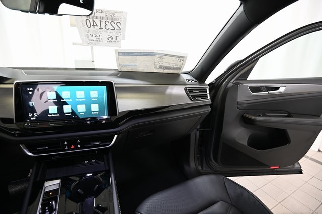 2025 Volkswagen Atlas Cross Sport SE Technology photo 18