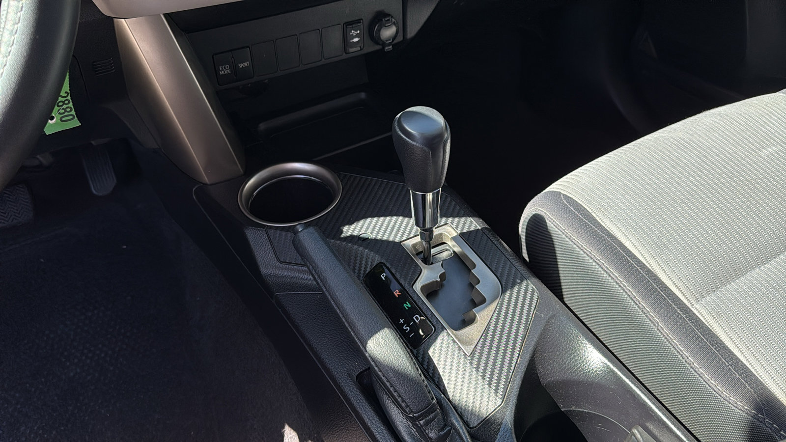 2015 Toyota RAV4 XLE photo 16