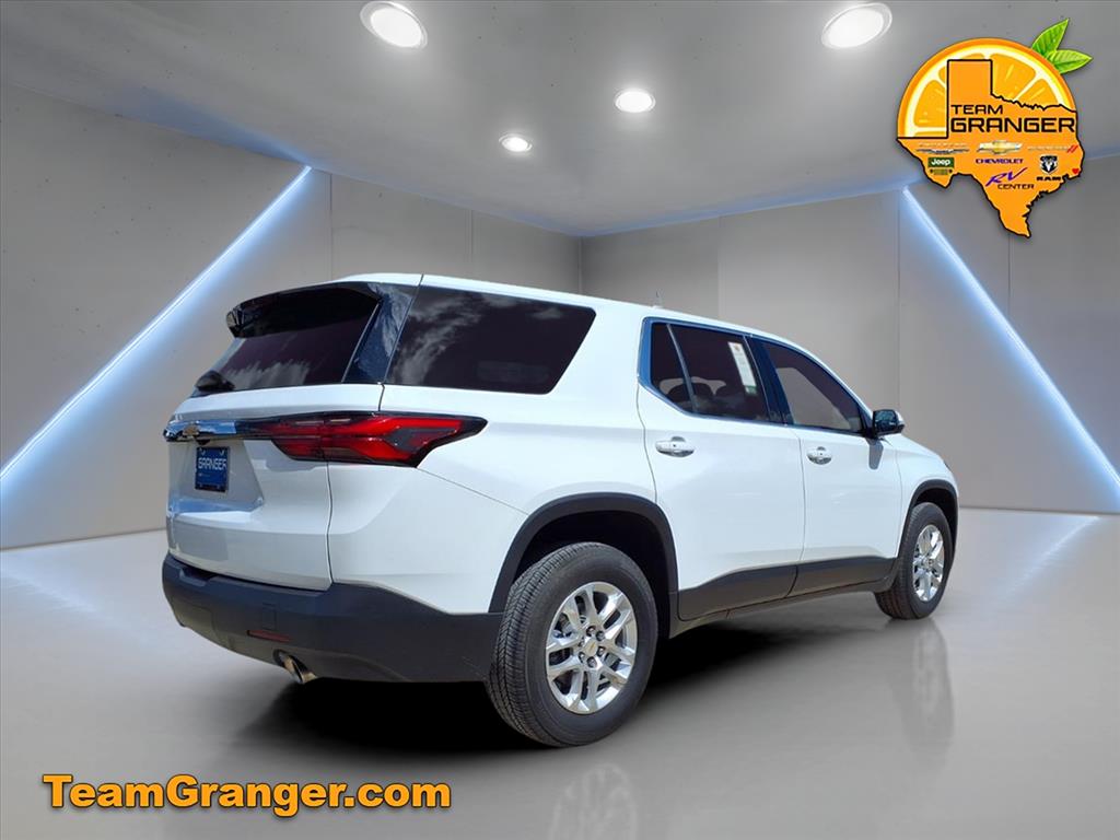 2023 Chevrolet Traverse LS photo 2
