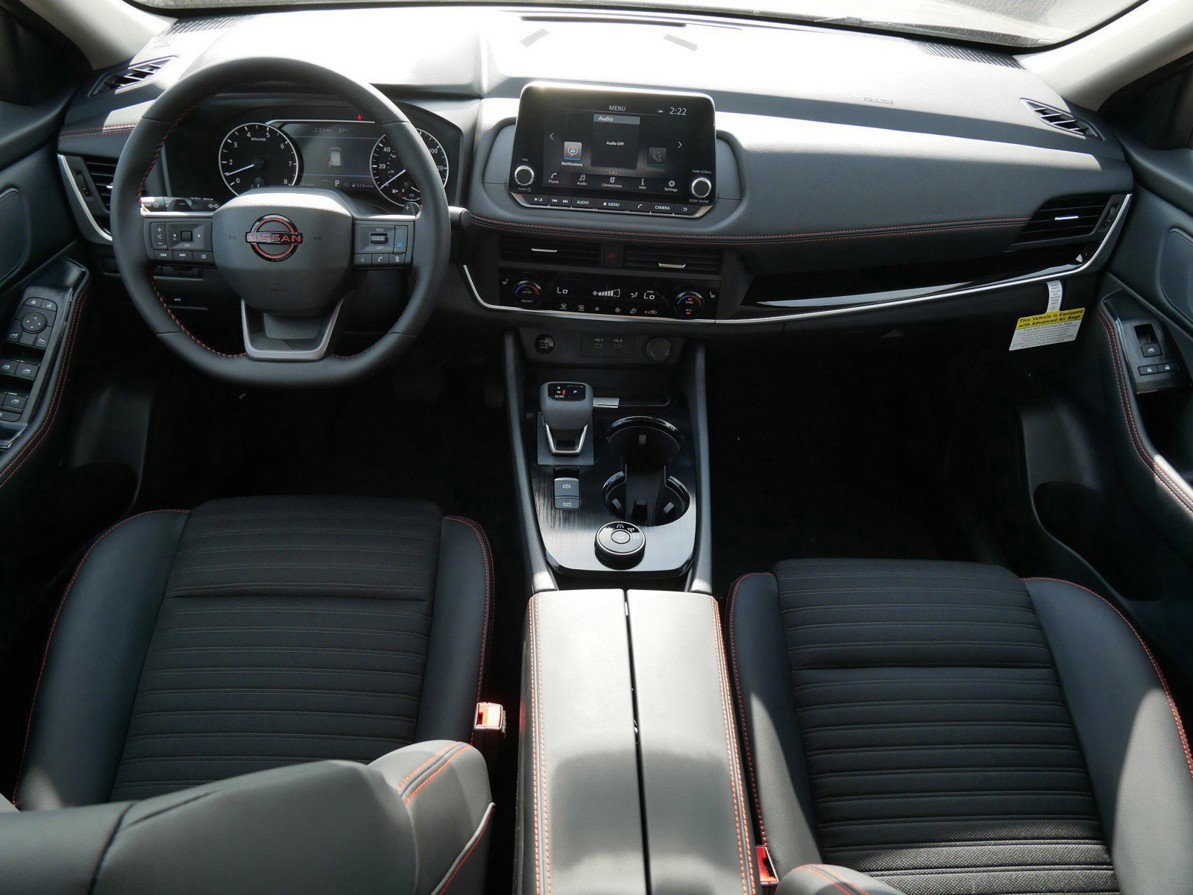2026 Nissan Rogue AWD photo 2