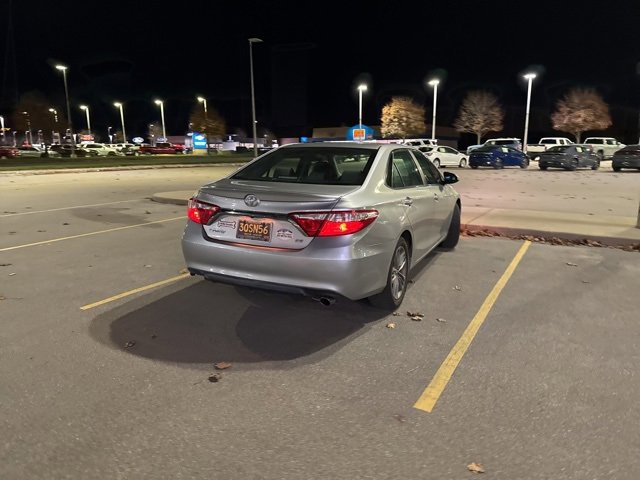 2016 Toyota Camry XLE photo 4