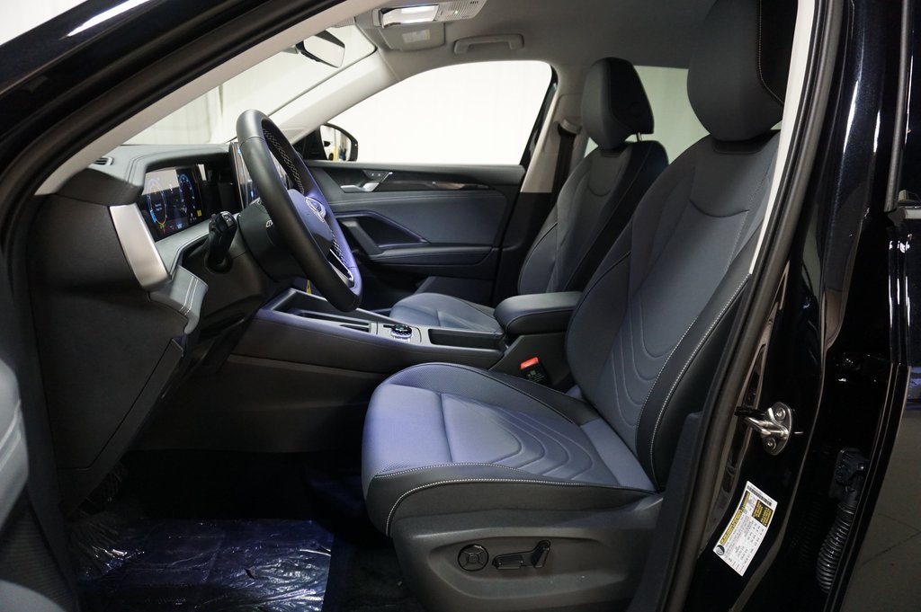 2025 Volkswagen Tiguan SE photo 9