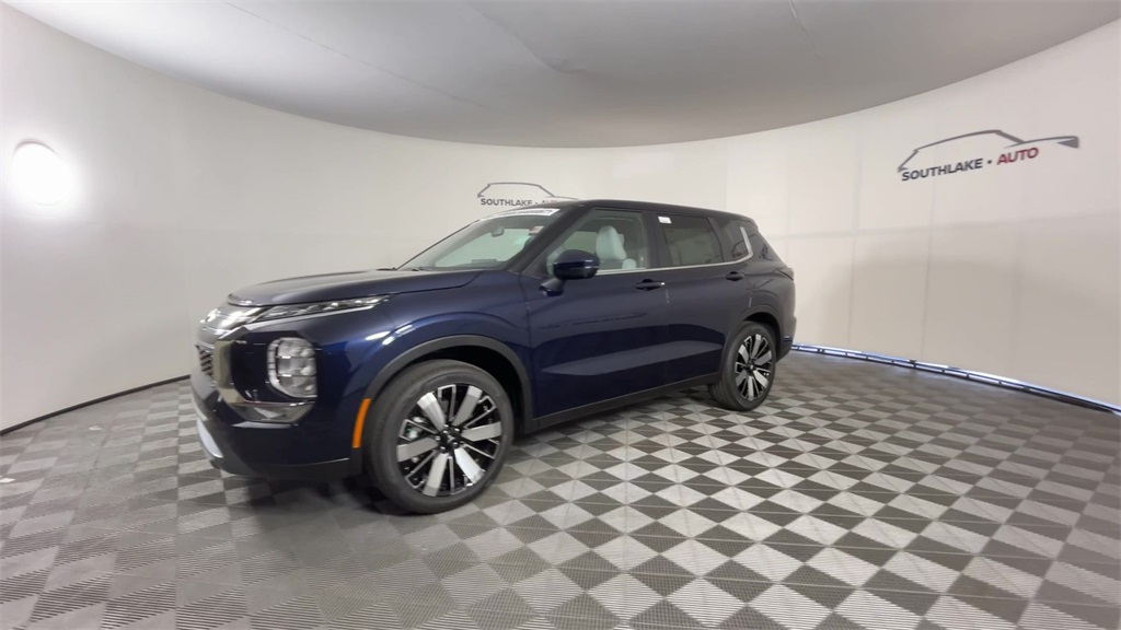 2025 Mitsubishi Outlander SE photo 4
