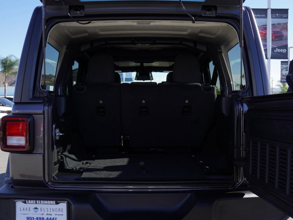 New 2026 Granite Crystal Metallic Clear-Coat Exterior Paint Jeep 4-Door Sport S image 5