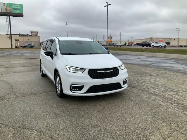 2025 Chrysler Pacifica photo 3