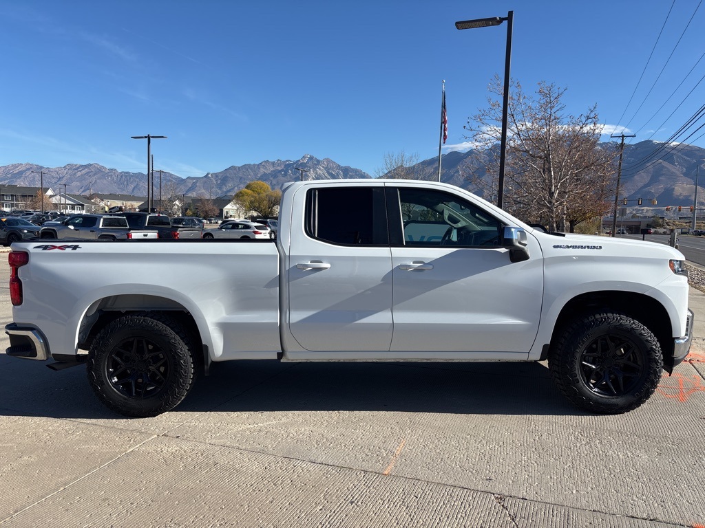 2020 Chevrolet Silverado 1500 LT photo 3