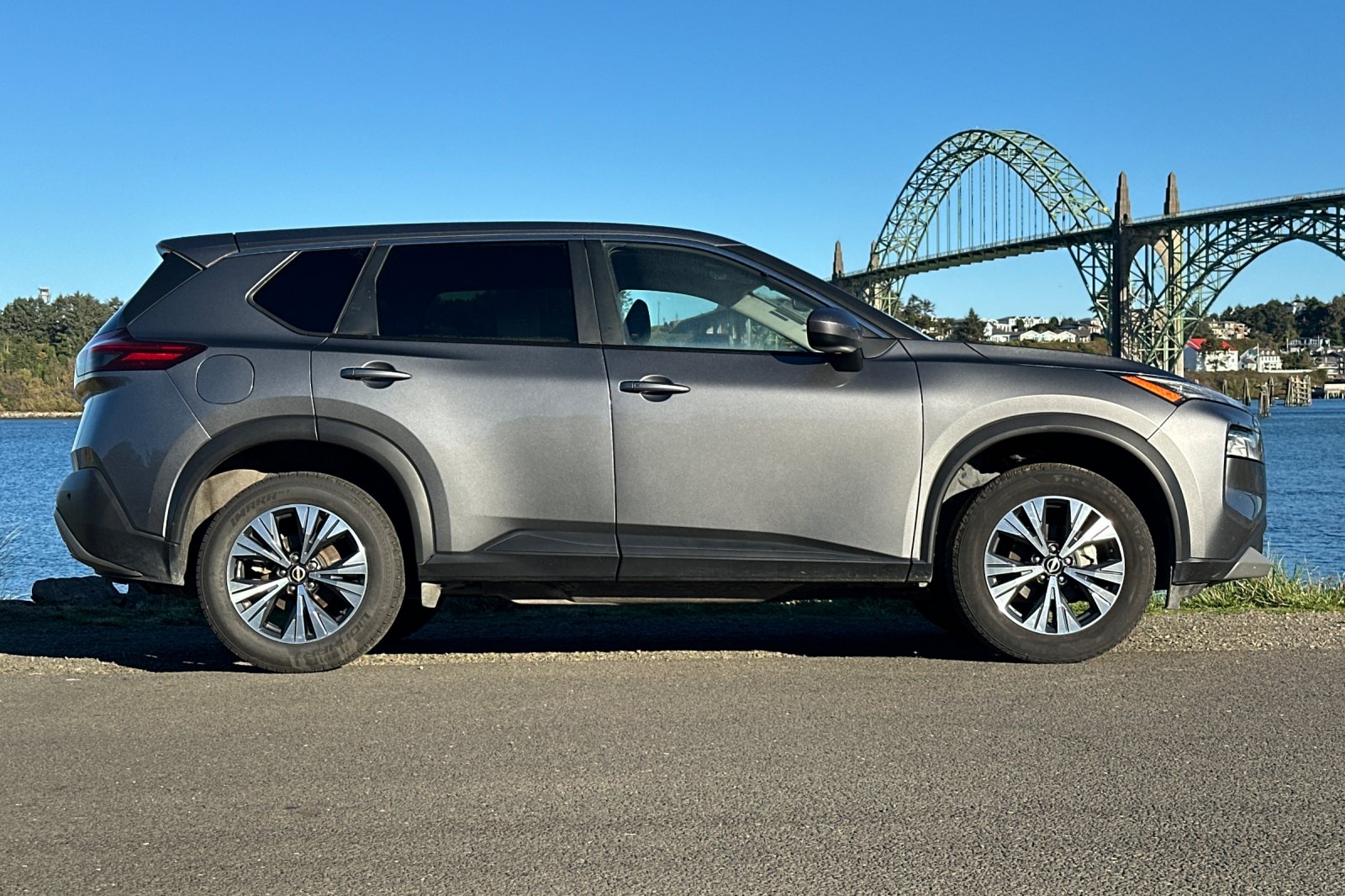 2023 Nissan Rogue SV photo 2