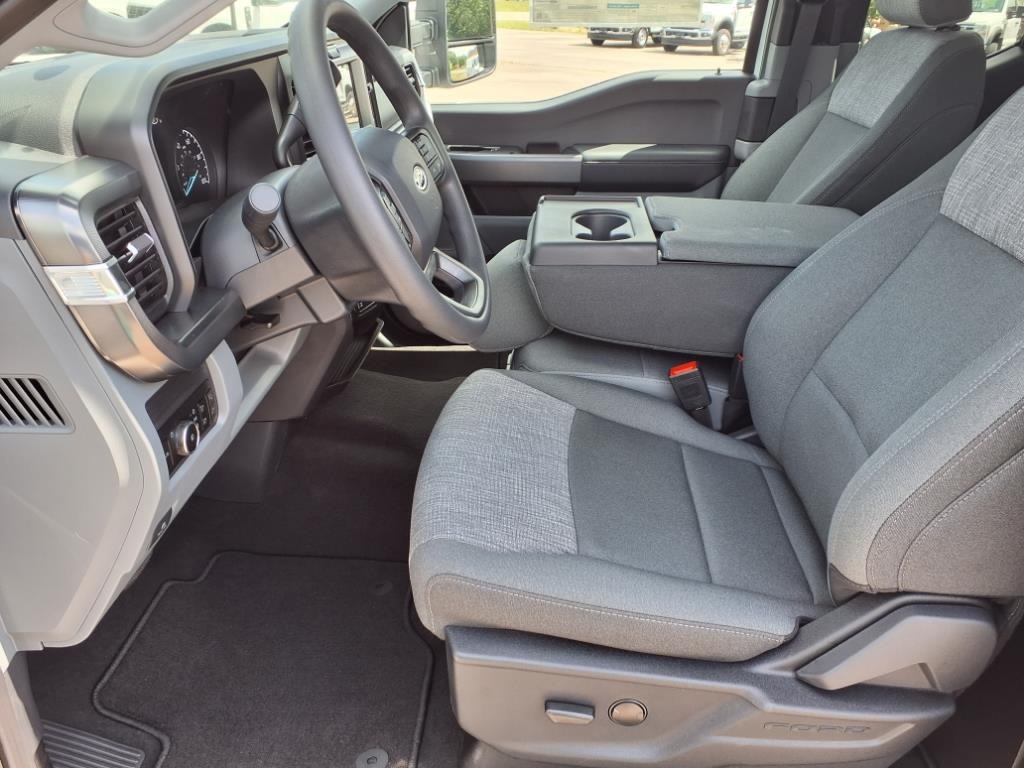2025 Ford F-350 XLT photo 4