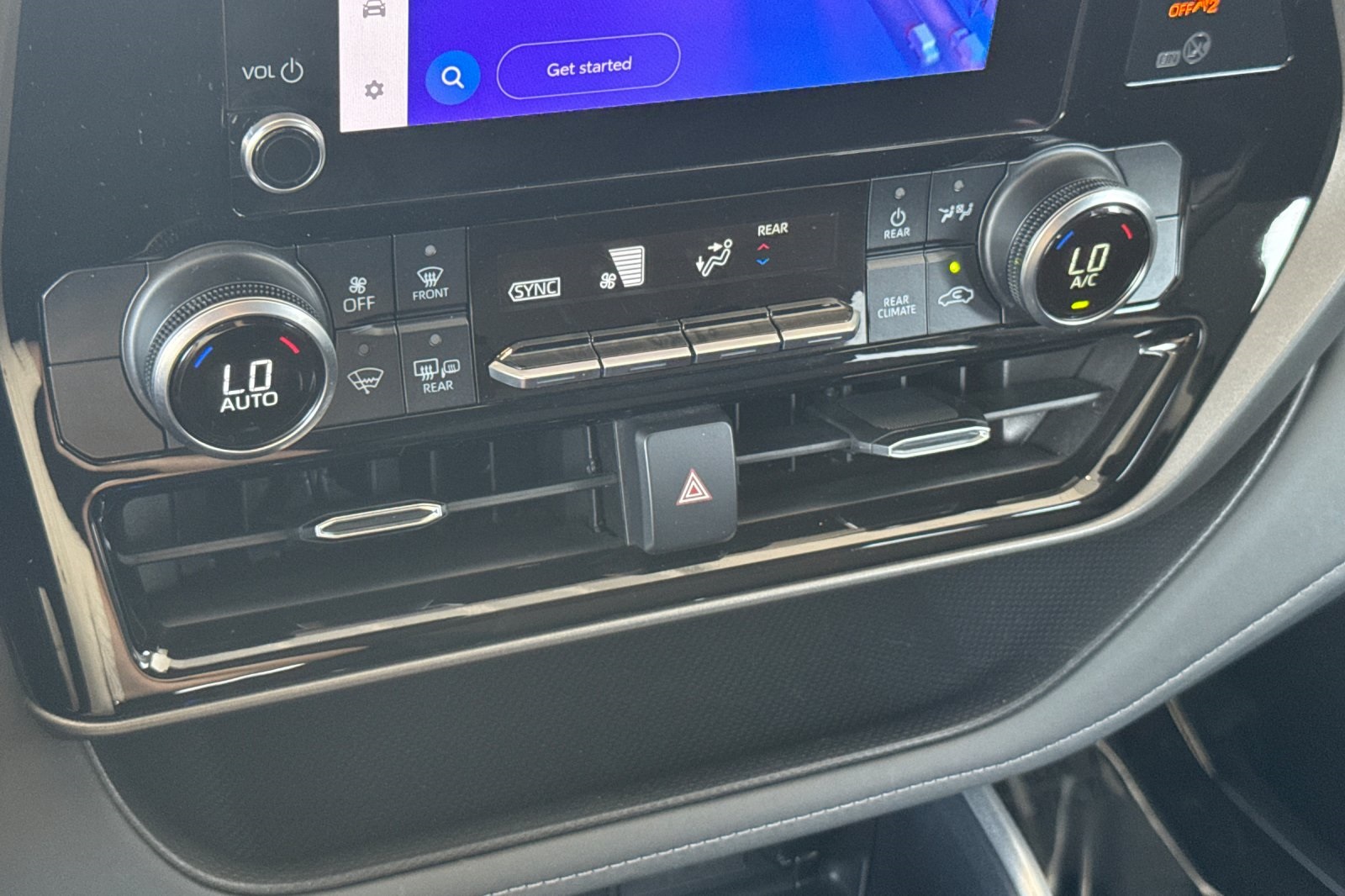 2024 Toyota Highlander LE photo 23